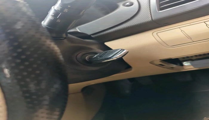 2014 Hyundai Verna FLUIDIC 1.6 CRDI SX, Diesel, Manual, 98,722 km, interior