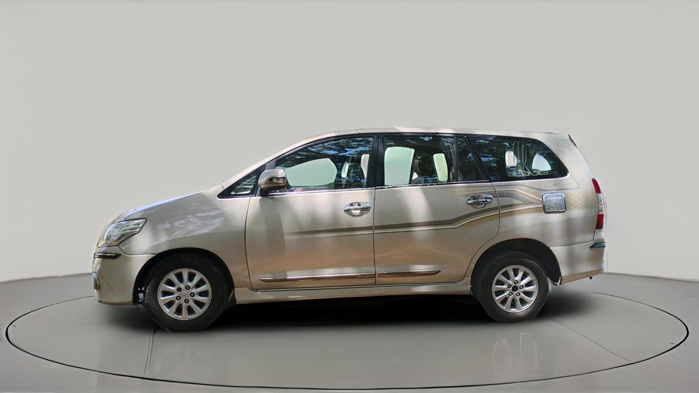 2013 Toyota Innova 2.5 ZX 7 STR, Diesel, Manual, 2,37,515 km, exterior