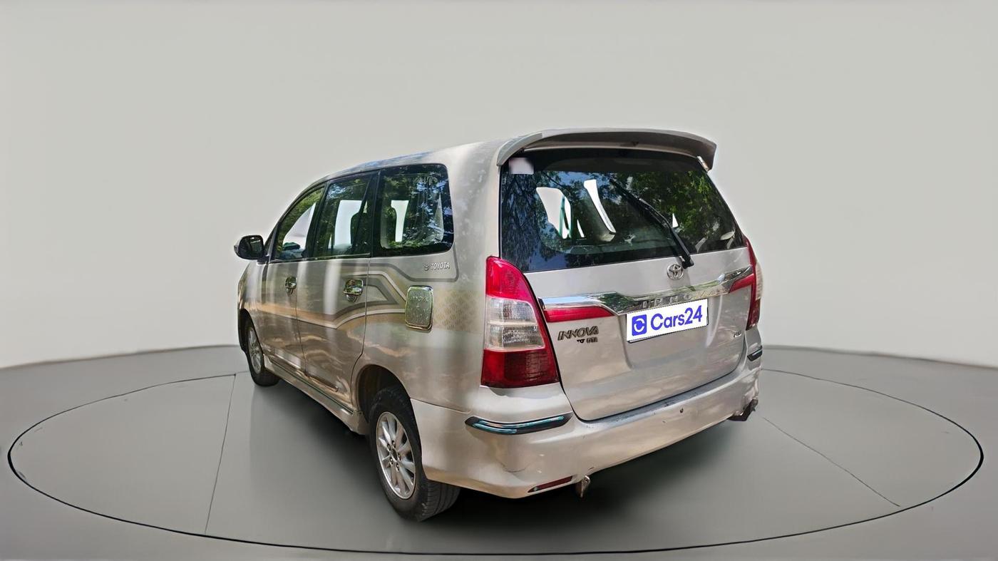 2013 Toyota Innova 2.5 ZX 7 STR, Diesel, Manual, 2,37,515 km, exterior
