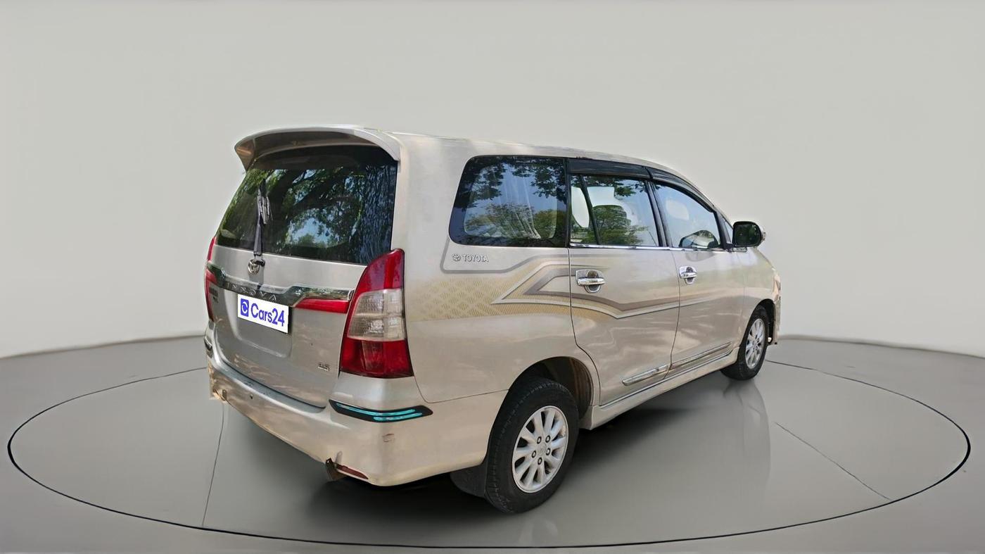 2013 Toyota Innova 2.5 ZX 7 STR, Diesel, Manual, 2,37,515 km, exterior