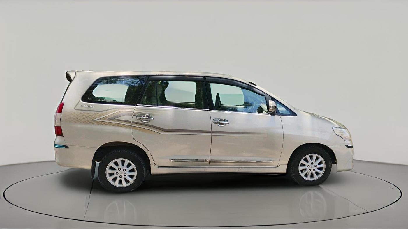 2013 Toyota Innova 2.5 ZX 7 STR, Diesel, Manual, 2,37,515 km, exterior