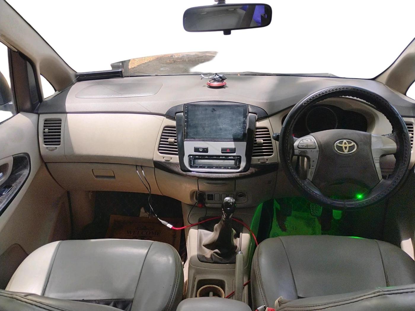 2013 Toyota Innova 2.5 ZX 7 STR, Diesel, Manual, 2,37,515 km, interior