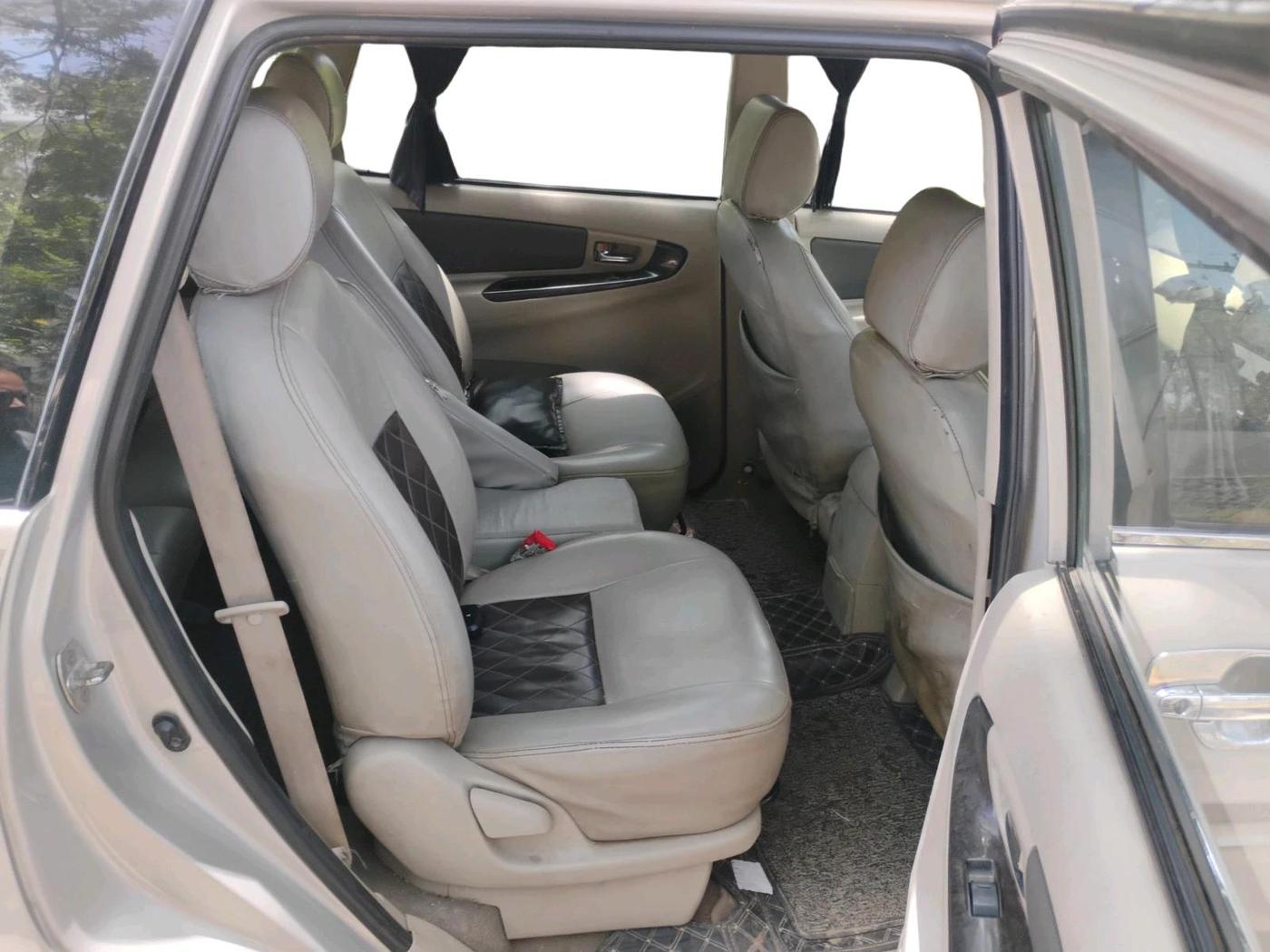 2013 Toyota Innova 2.5 ZX 7 STR, Diesel, Manual, 2,37,515 km, interior