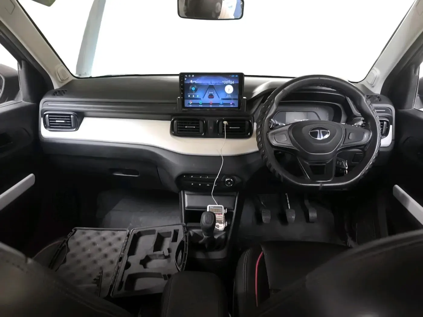 2024 Tata PUNCH PURE MT CNG, CNG, Manual, 38,534 km, interior