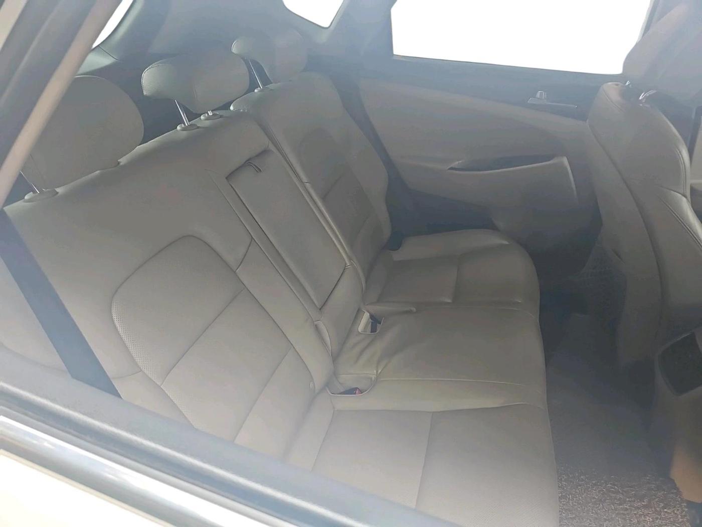 2017 Hyundai Tucson GLS 2WD AT DIESEL, Diesel, Automatic, 1,37,821 km, interior