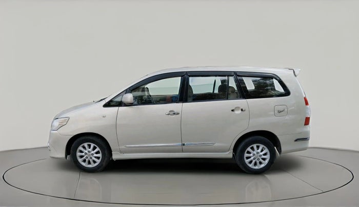 2013 Toyota Innova 2.5 GX 8 STR, Diesel, Manual, 2,23,425 km, exterior