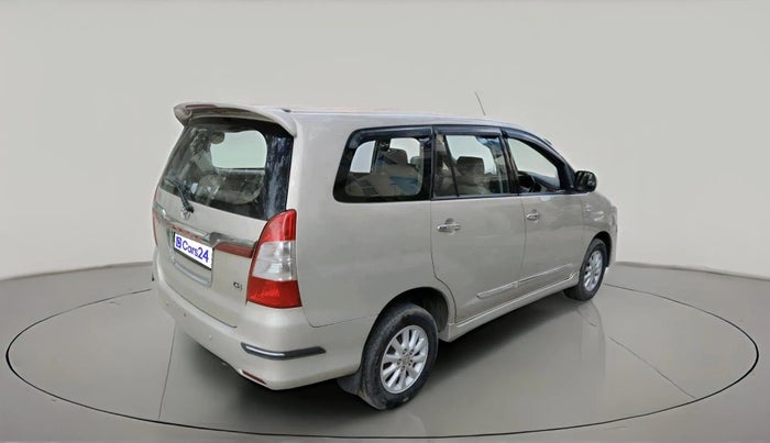 2013 Toyota Innova 2.5 GX 8 STR, Diesel, Manual, 2,23,425 km, exterior