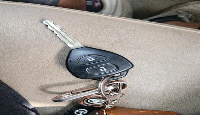 2013 Toyota Innova 2.5 GX 8 STR, Diesel, Manual, 2,23,425 km, interior