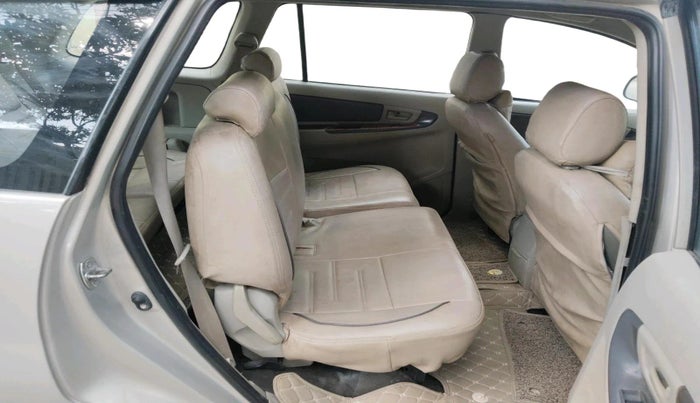 2013 Toyota Innova 2.5 GX 8 STR, Diesel, Manual, 2,23,425 km, interior