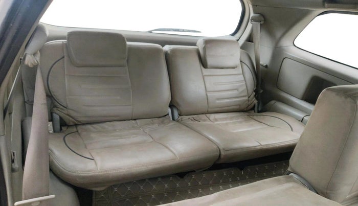 2013 Toyota Innova 2.5 GX 8 STR, Diesel, Manual, 2,23,425 km, interior