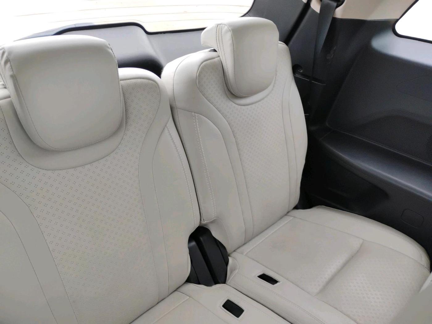 2025 Mahindra XUV700 AX 5 D MT 7 STR, Diesel, Manual, 46,701 km, interior