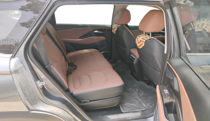 2023 MG HECTOR PLUS SHARP PRO 1.5 PETROL TURBO CVT 7 STR, Petrol, Automatic, 23,590 km, interior