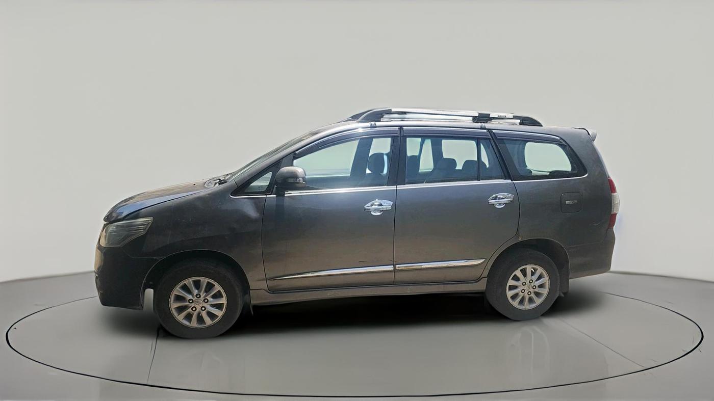 2014 Toyota Innova 2.5 VX 7 STR, Diesel, Manual, 1,18,540 km, exterior