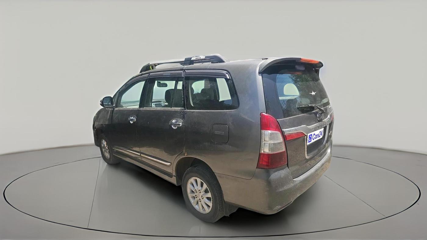 2014 Toyota Innova 2.5 VX 7 STR, Diesel, Manual, 1,18,540 km, exterior