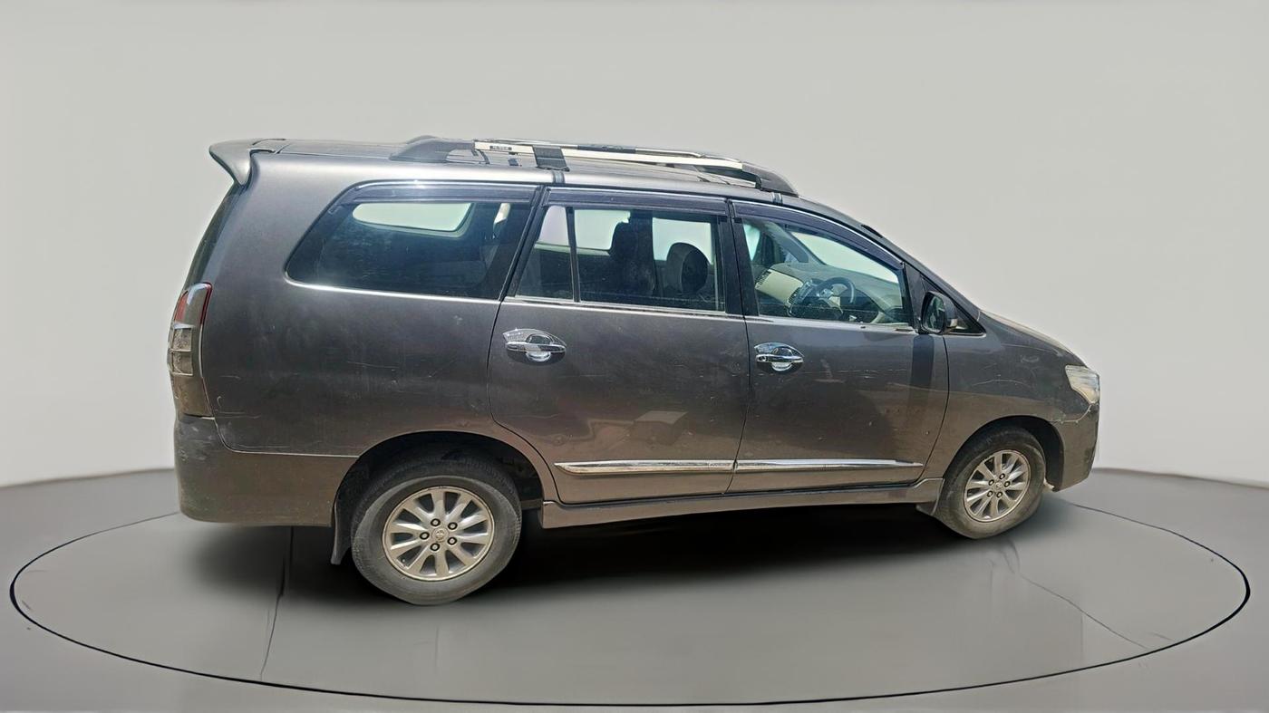 2014 Toyota Innova 2.5 VX 7 STR, Diesel, Manual, 1,18,540 km, exterior