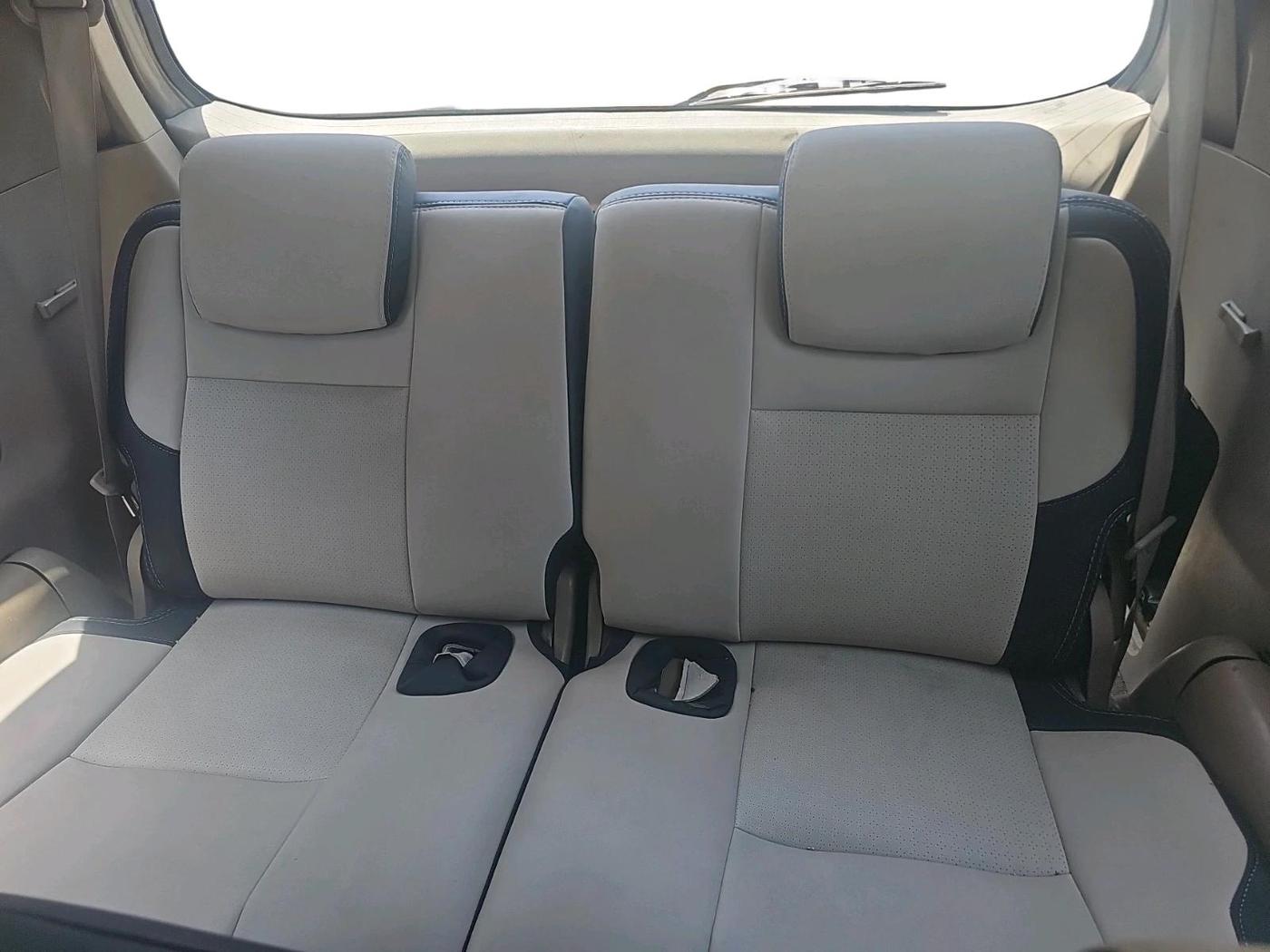 2014 Toyota Innova 2.5 VX 7 STR, Diesel, Manual, 1,18,540 km, interior