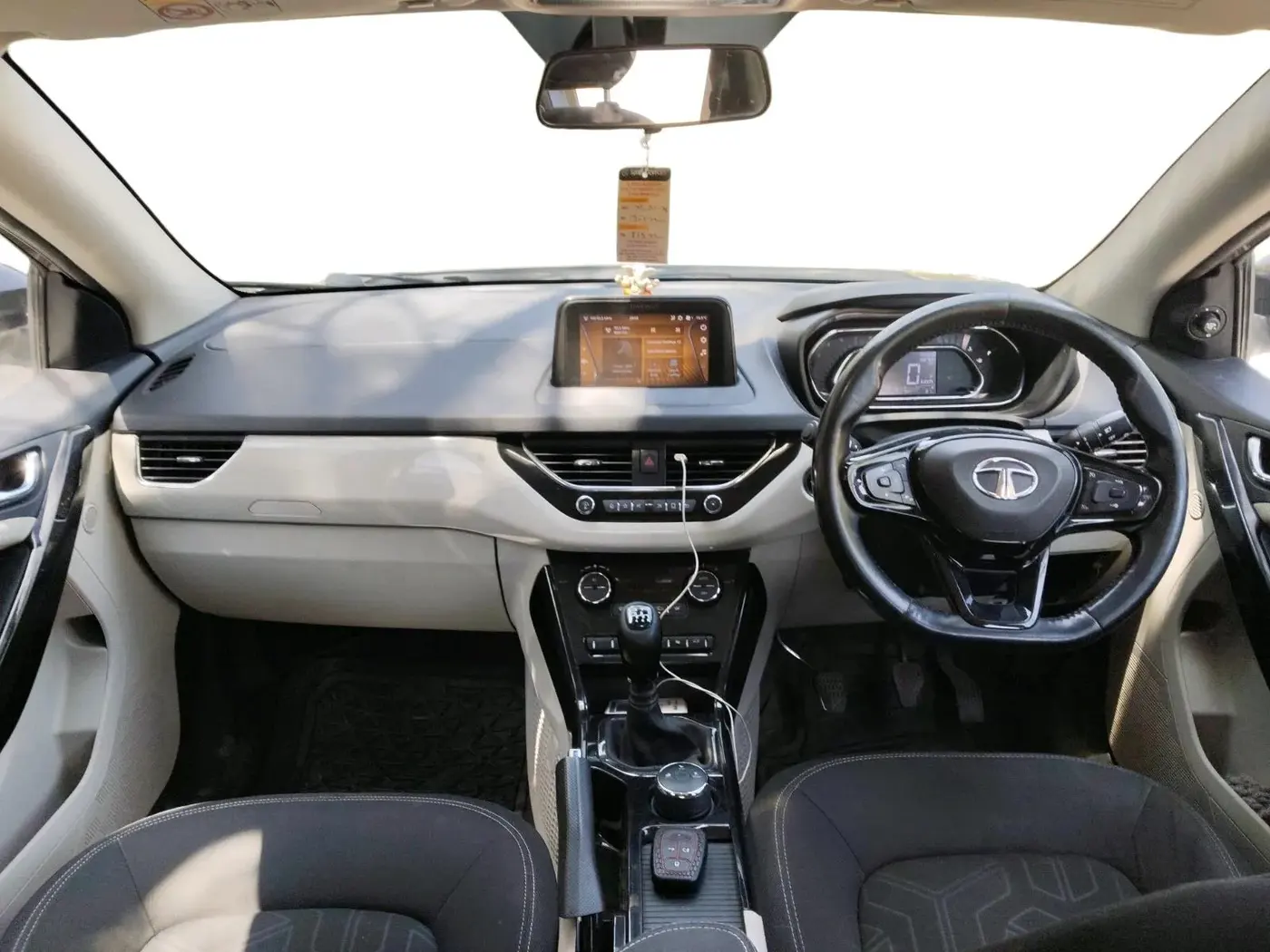 2021 Tata NEXON XZ PLUS PETROL SUNROOF, Petrol, Manual, 76,811 km, interior