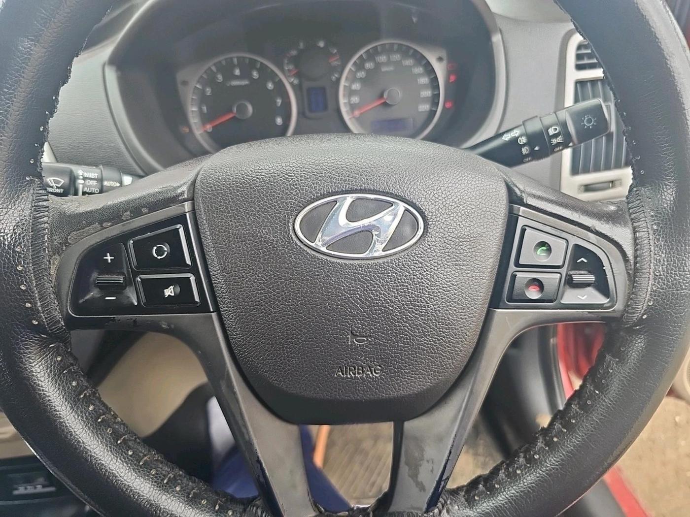 2014 Hyundai i20 SPORTZ 1.4 AT, CNG, Automatic, 63,461 km, interior