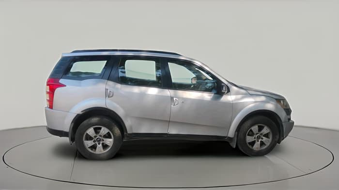 2015 Mahindra XUV500 W8, Diesel, Manual, 2,37,262 km, exterior
