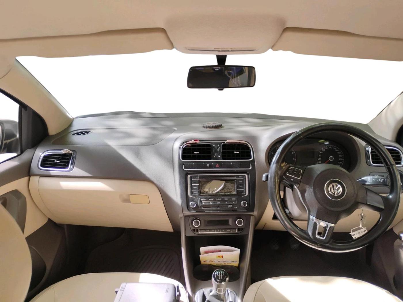2013 Volkswagen Vento HIGHLINE 1.6 MPI, Petrol, Manual, 83,814 km, interior