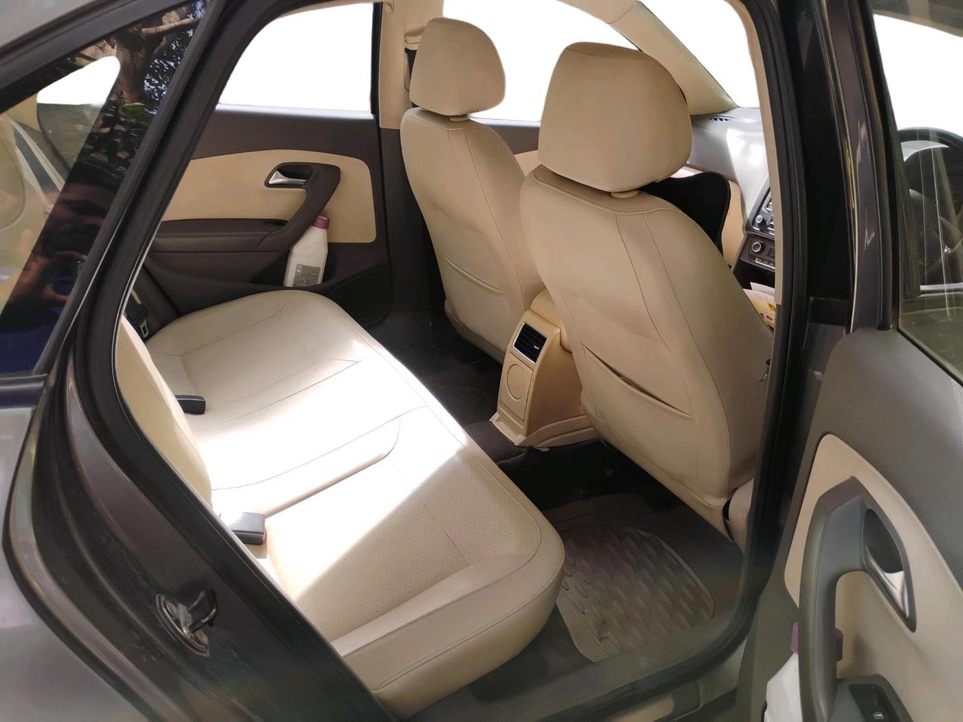 2013 Volkswagen Vento HIGHLINE 1.6 MPI, Petrol, Manual, 83,814 km, interior