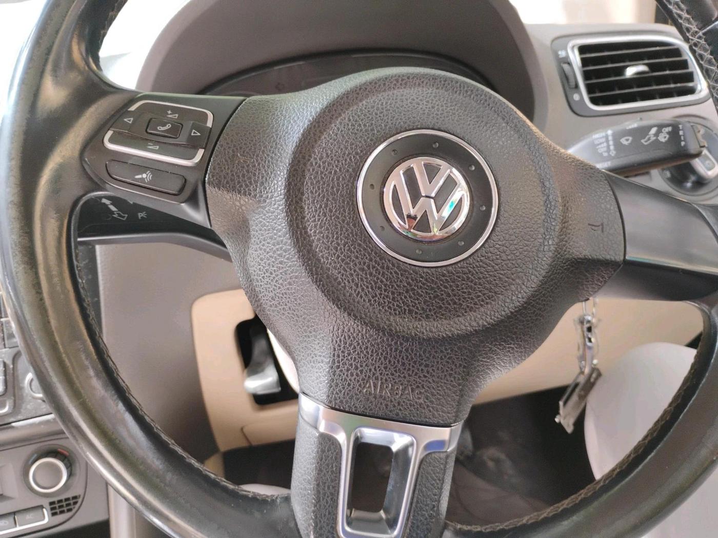 2013 Volkswagen Vento HIGHLINE 1.6 MPI, Petrol, Manual, 83,814 km, interior