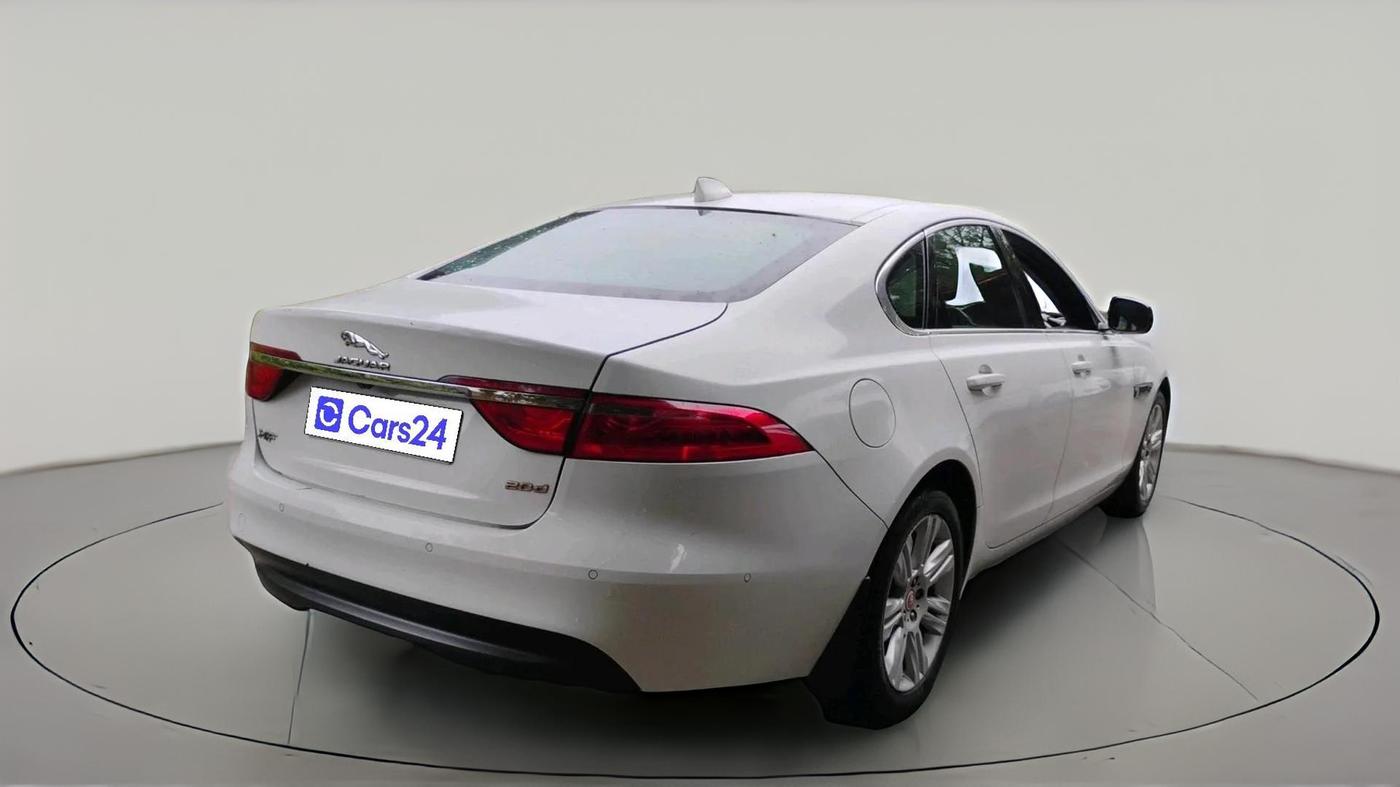 2017 Jaguar XF PORTFOLIO DIESEL, Diesel, Automatic, 1,15,781 km, exterior