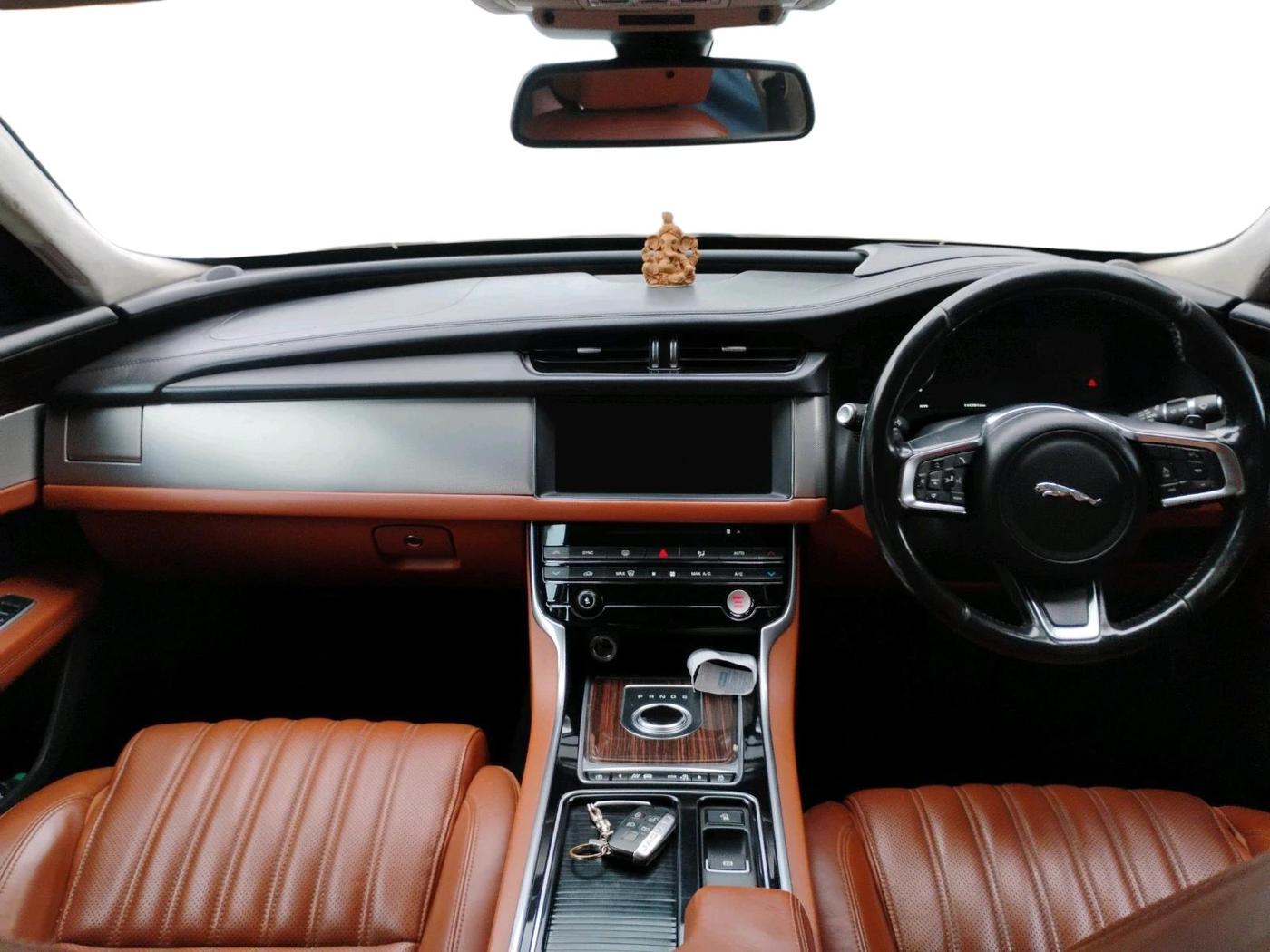 2017 Jaguar XF PORTFOLIO DIESEL, Diesel, Automatic, 1,15,781 km, interior