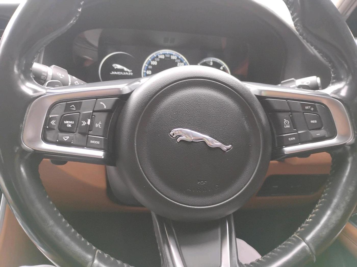2017 Jaguar XF PORTFOLIO DIESEL, Diesel, Automatic, 1,15,781 km, interior