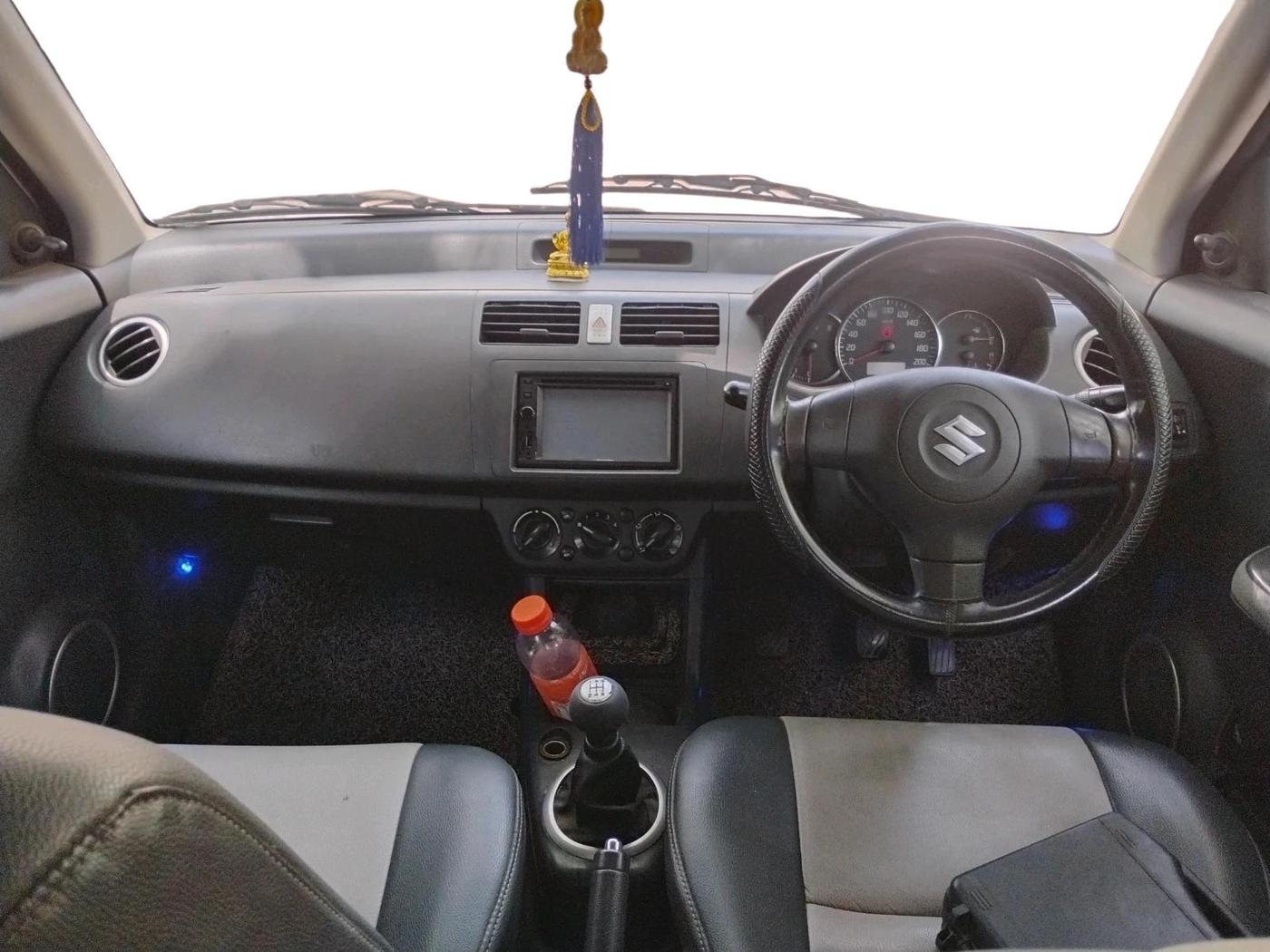 2011 Maruti Swift Dzire VXI, CNG, Manual, 1,02,511 km, interior