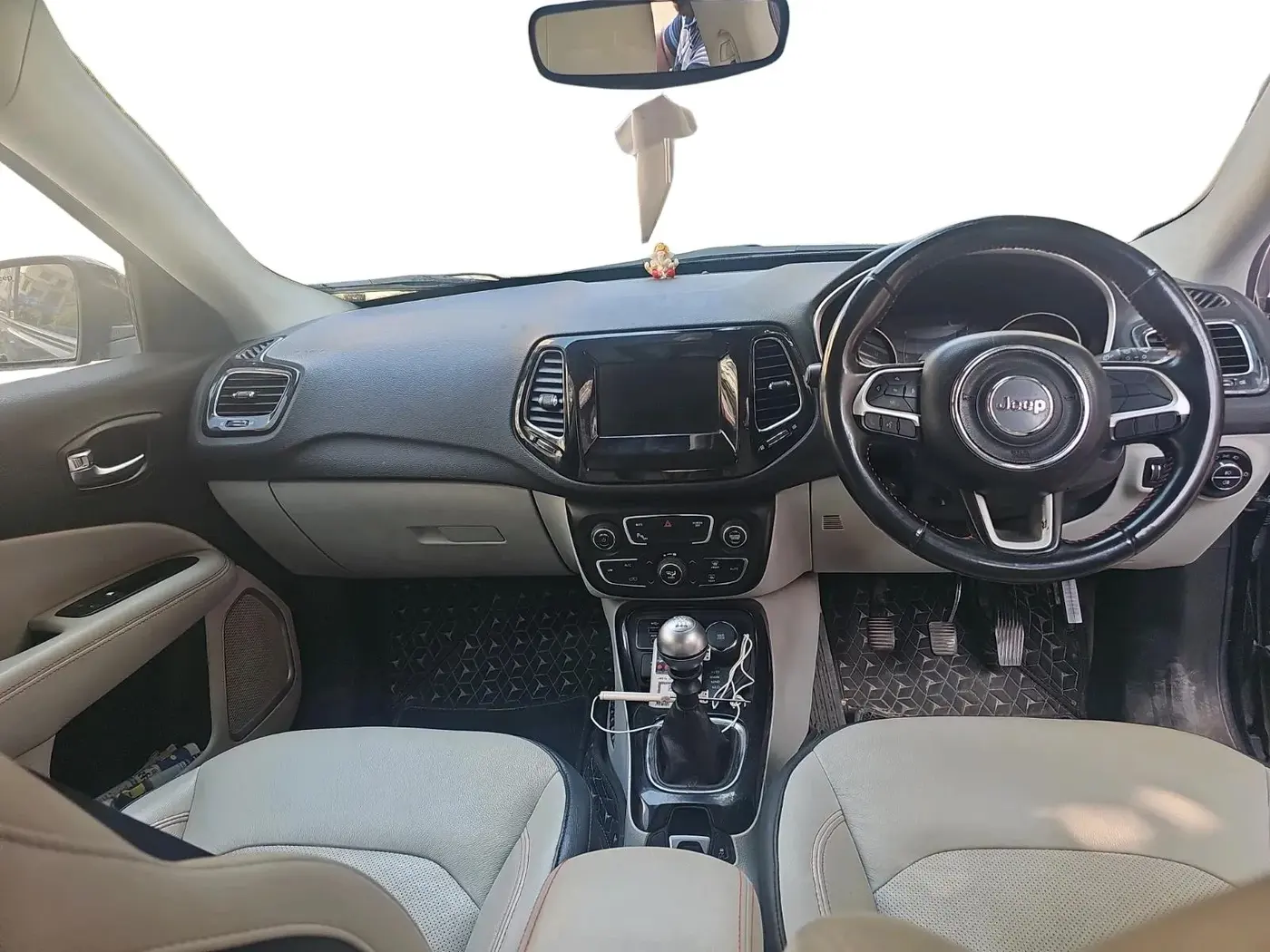 2017 Jeep Compass LIMITED (O) 2.0 DIESEL 4X4, Diesel, Manual, 1,04,055 km, interior