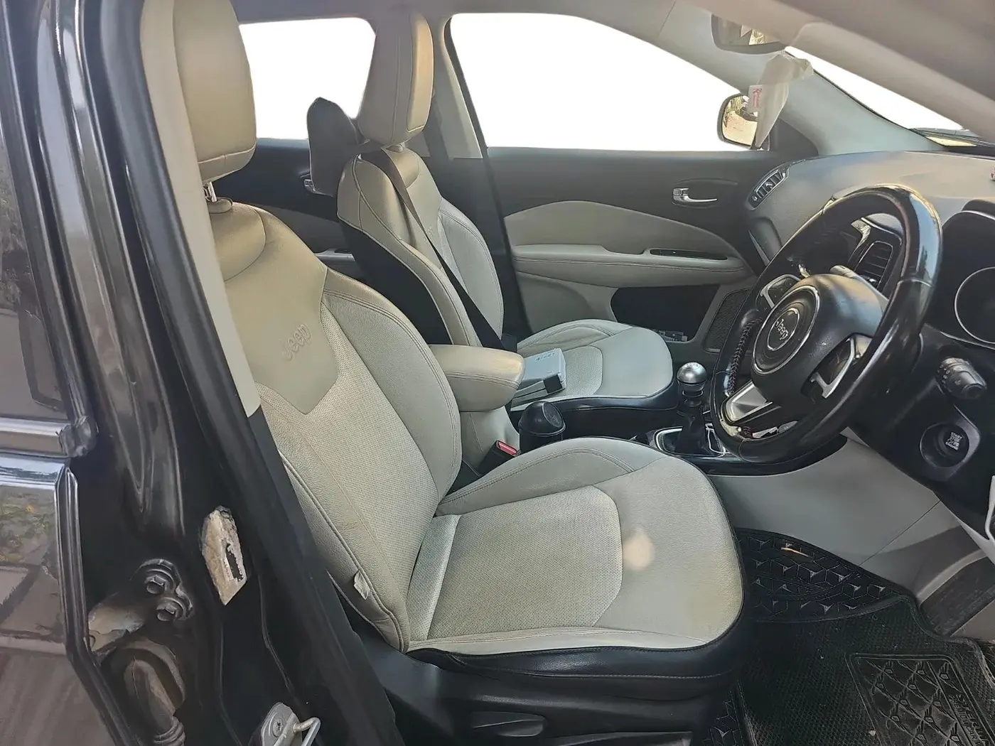 2017 Jeep Compass LIMITED (O) 2.0 DIESEL 4X4, Diesel, Manual, 1,04,055 km, interior