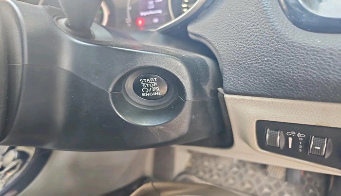 2017 Jeep Compass LIMITED (O) 2.0 DIESEL 4X4, Diesel, Manual, 1,03,937 km, interior