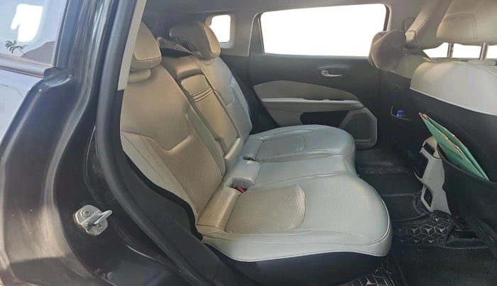 2017 Jeep Compass LIMITED (O) 2.0 DIESEL 4X4, Diesel, Manual, 1,03,937 km, interior