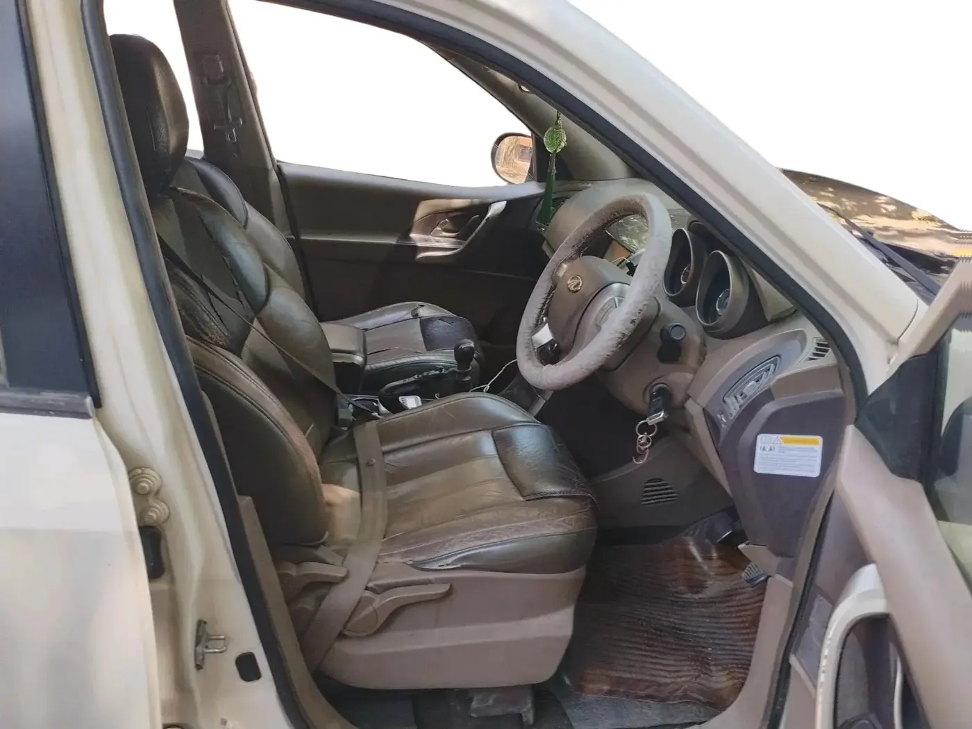 2012 Mahindra XUV500 W8, Diesel, Manual, 2,14,560 km, interior