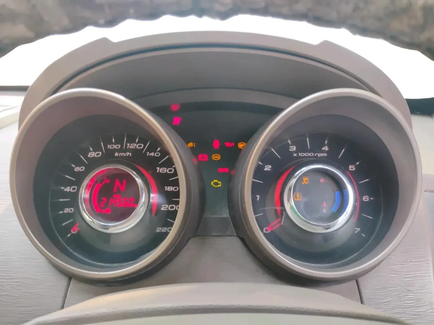 2012 Mahindra XUV500 W8, Diesel, Manual, 2,14,560 km, interior