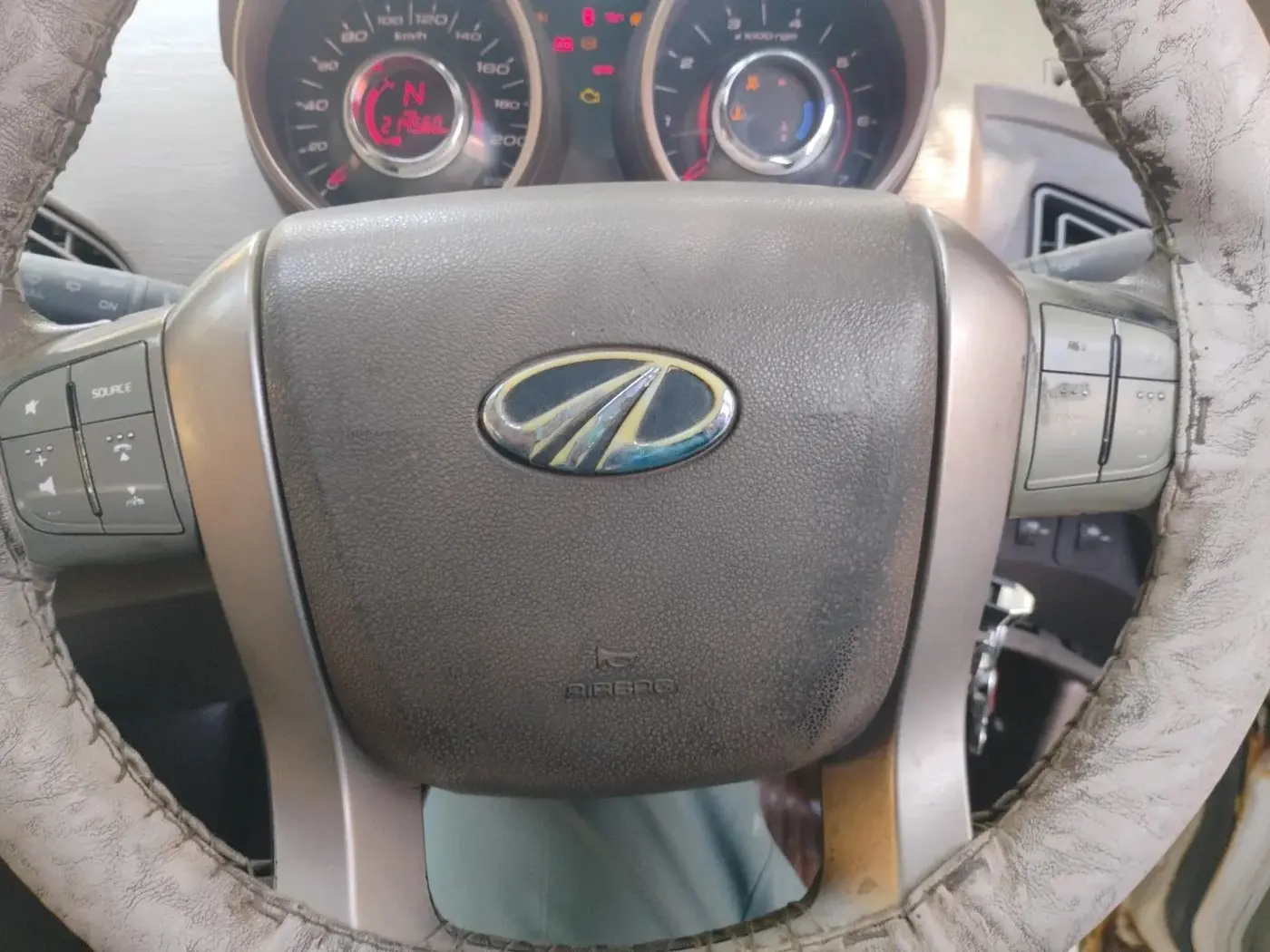 2012 Mahindra XUV500 W8, Diesel, Manual, 2,14,560 km, interior