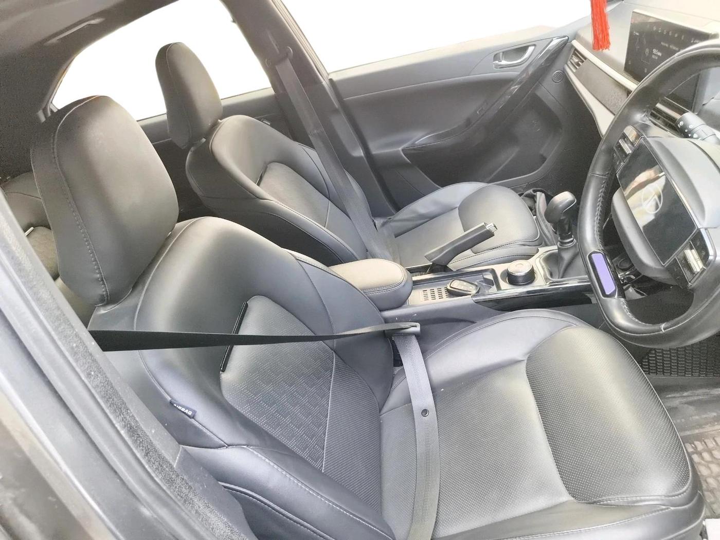 2023 Tata NEXON FEARLESS + S P MT, Petrol, Manual, 34,338 km, interior