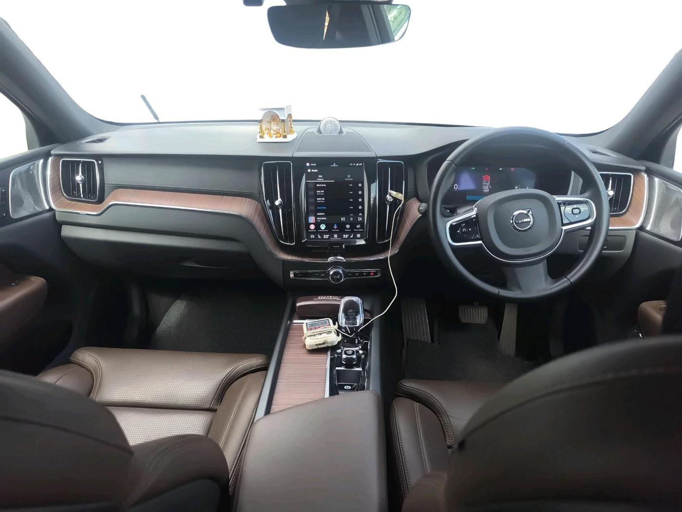 2025 Volvo XC 60 B5 Ultra, Petrol, Automatic, 41,218 km, interior