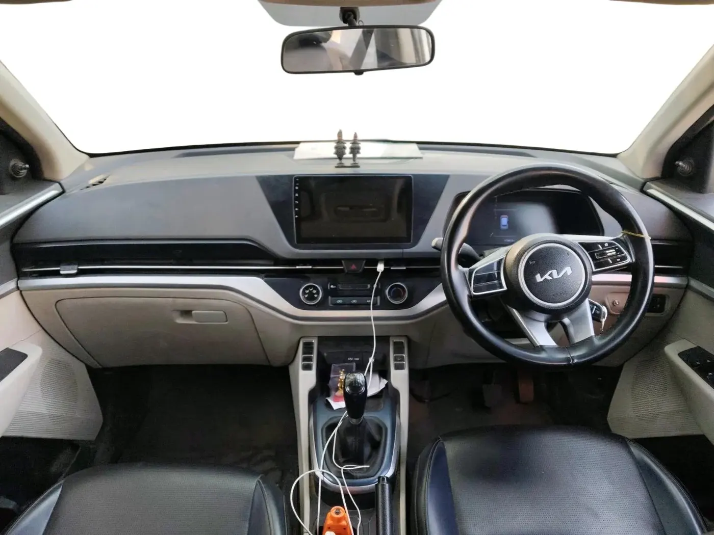 2023 KIA CARENS PREMIUM 1.5 DIESEL IMT 7 STR, Diesel, Manual, 1,73,913 km, interior