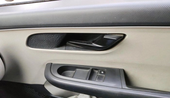 2021 Tata ALTROZ XE PETROL, Petrol, Manual, 53,243 km, interior