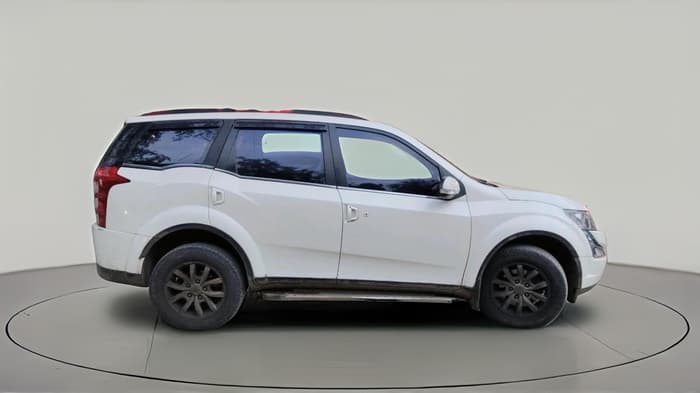 2015 Mahindra XUV500 W10, Diesel, Manual, 2,39,843 km, exterior