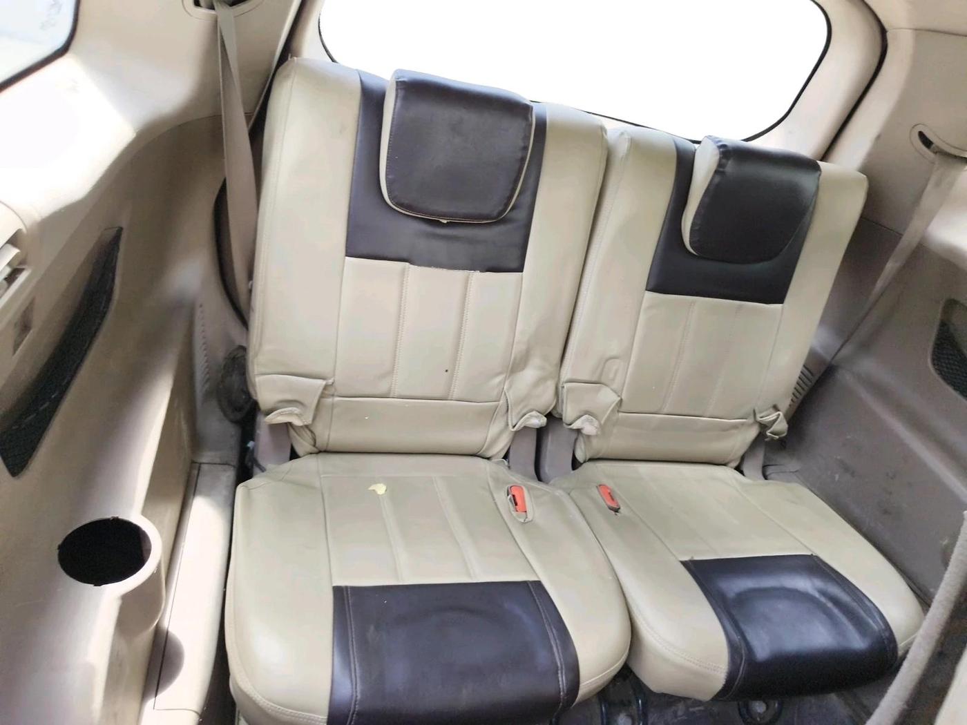 2012 Mahindra XUV500 W8, Diesel, Manual, 2,16,467 km, interior