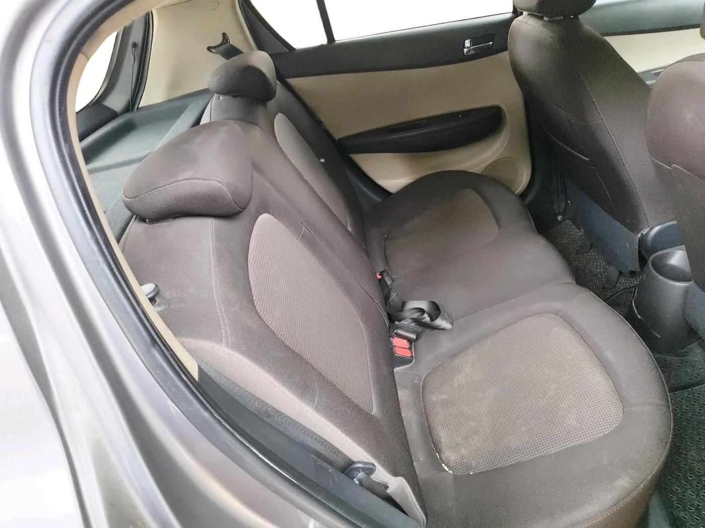 2013 Hyundai i20 SPORTZ 1.2, CNG, Manual, 1,50,584 km, interior