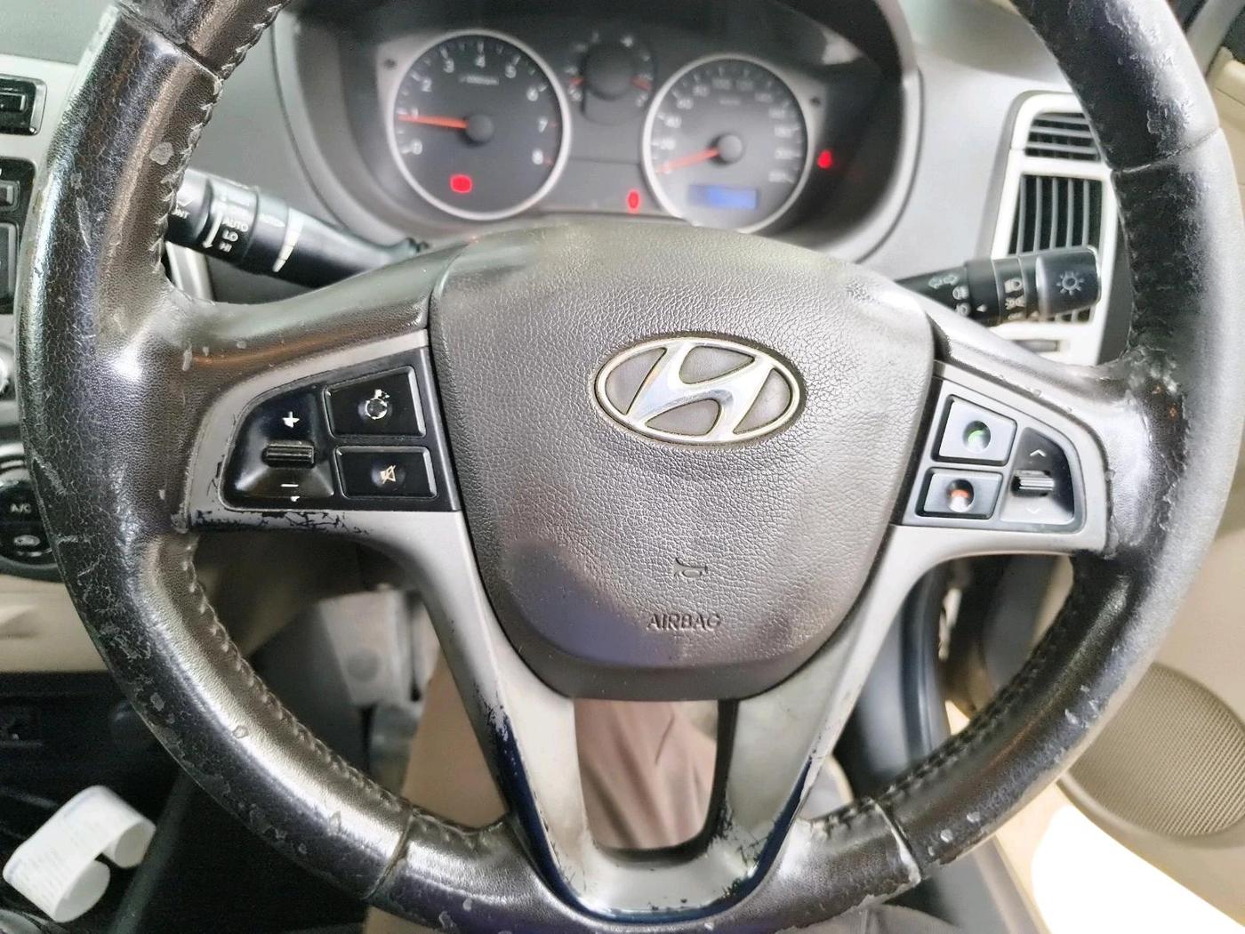 2013 Hyundai i20 SPORTZ 1.2, CNG, Manual, 1,50,584 km, interior