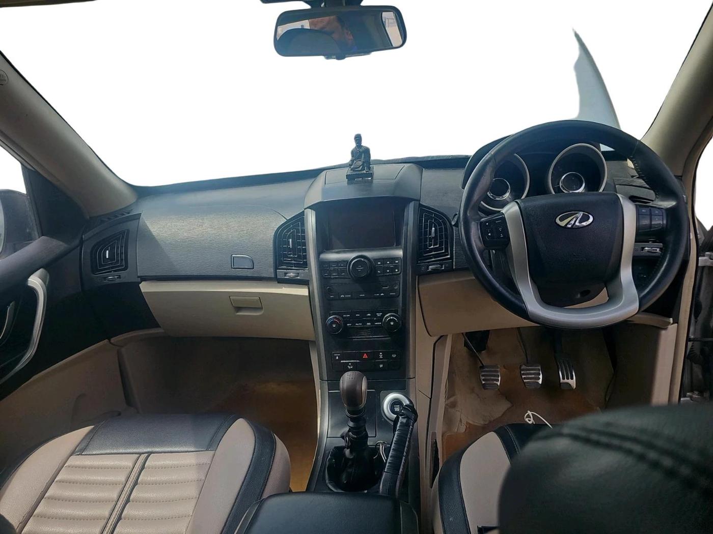 2016 Mahindra XUV500 W10, Diesel, Manual, 83,587 km, interior