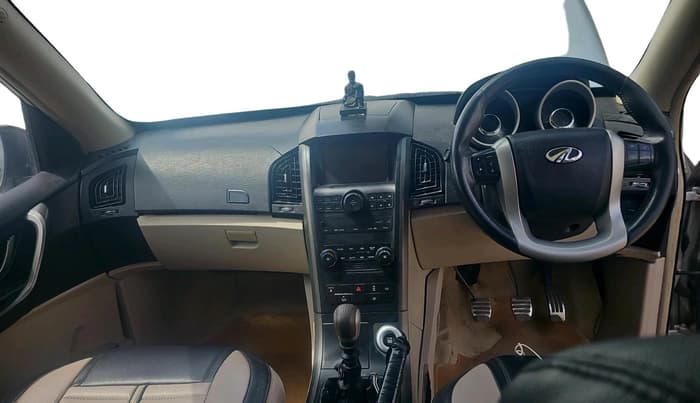 2016 Mahindra XUV500 W10, Diesel, Manual, 83,587 km, interior
