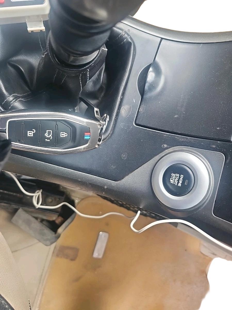 2016 Mahindra XUV500 W10, Diesel, Manual, 83,587 km, interior