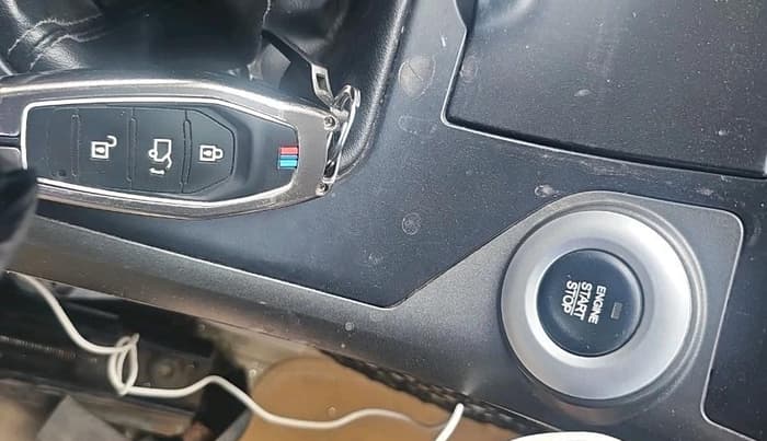2016 Mahindra XUV500 W10, Diesel, Manual, 83,587 km, interior