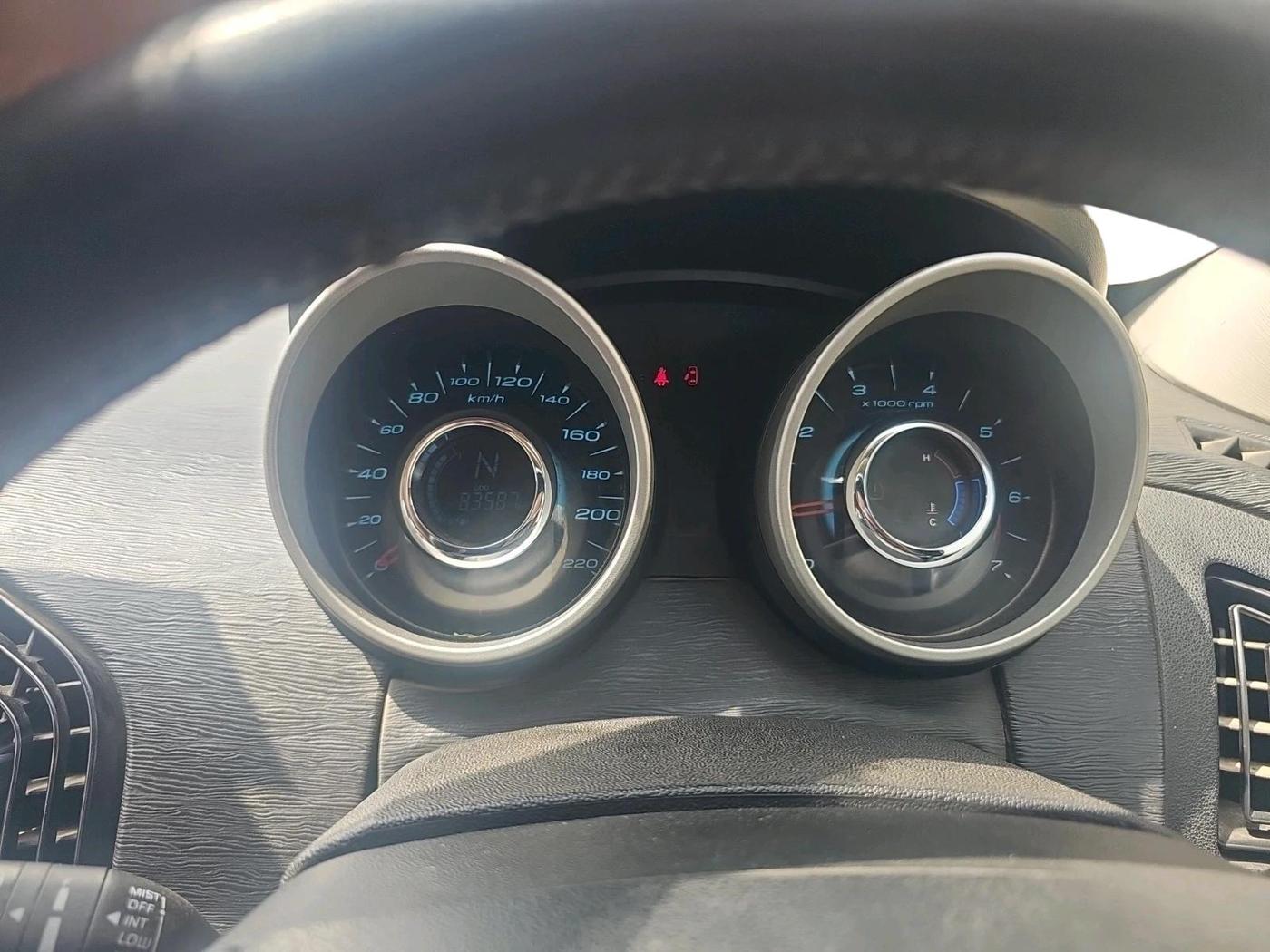 2016 Mahindra XUV500 W10, Diesel, Manual, 83,587 km, interior